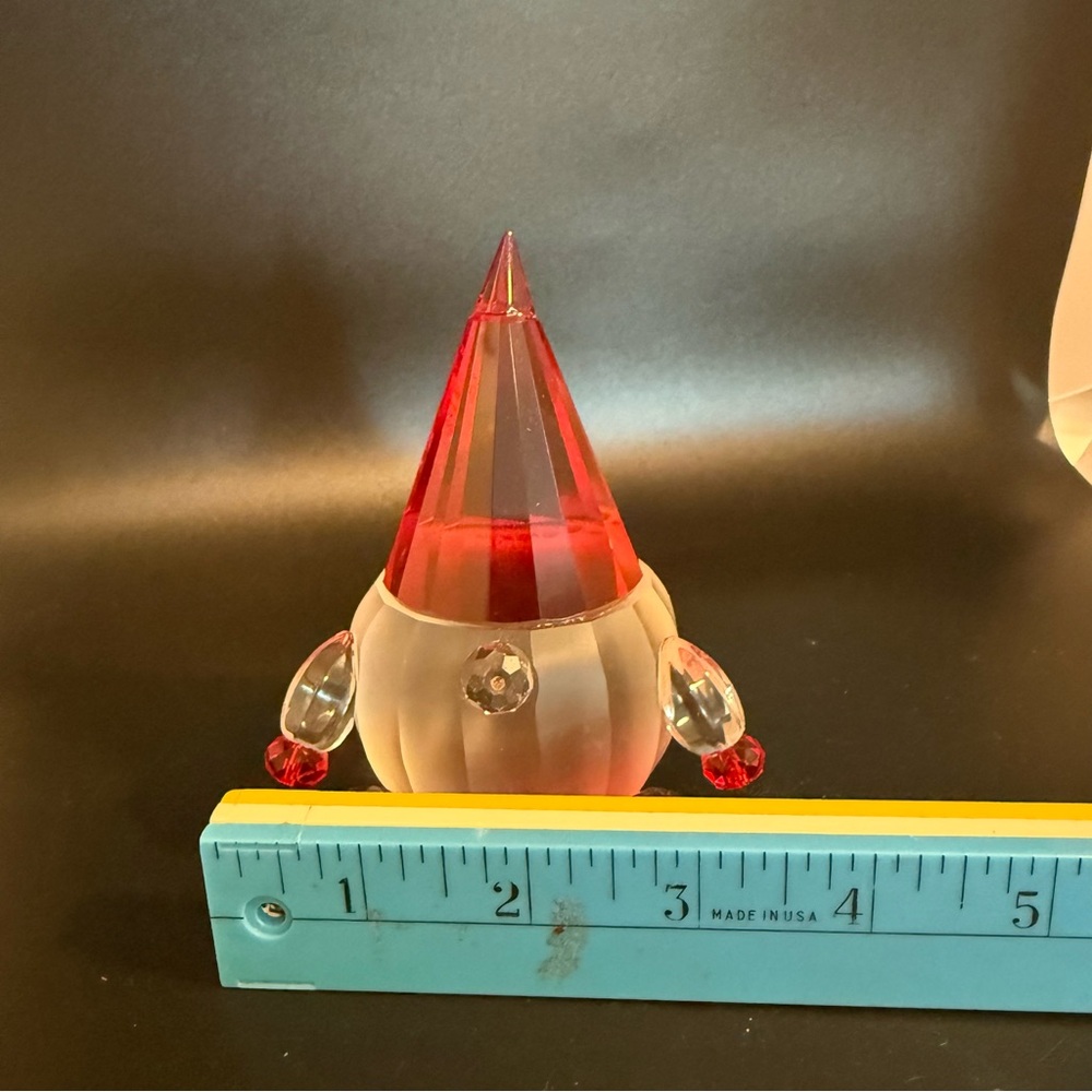 SIMON DESIGNS Gnome Paperweight  Red And Clear Figurine Crystal. - Picture 6 of 7